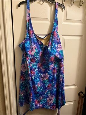 Floral Scoop-Neck One-Piece Swimdress in Blue size 40 (4-5X)